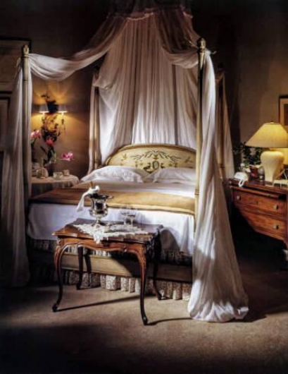 Picture of TRANSITIONAL FOUR POSTER QUEEN BED